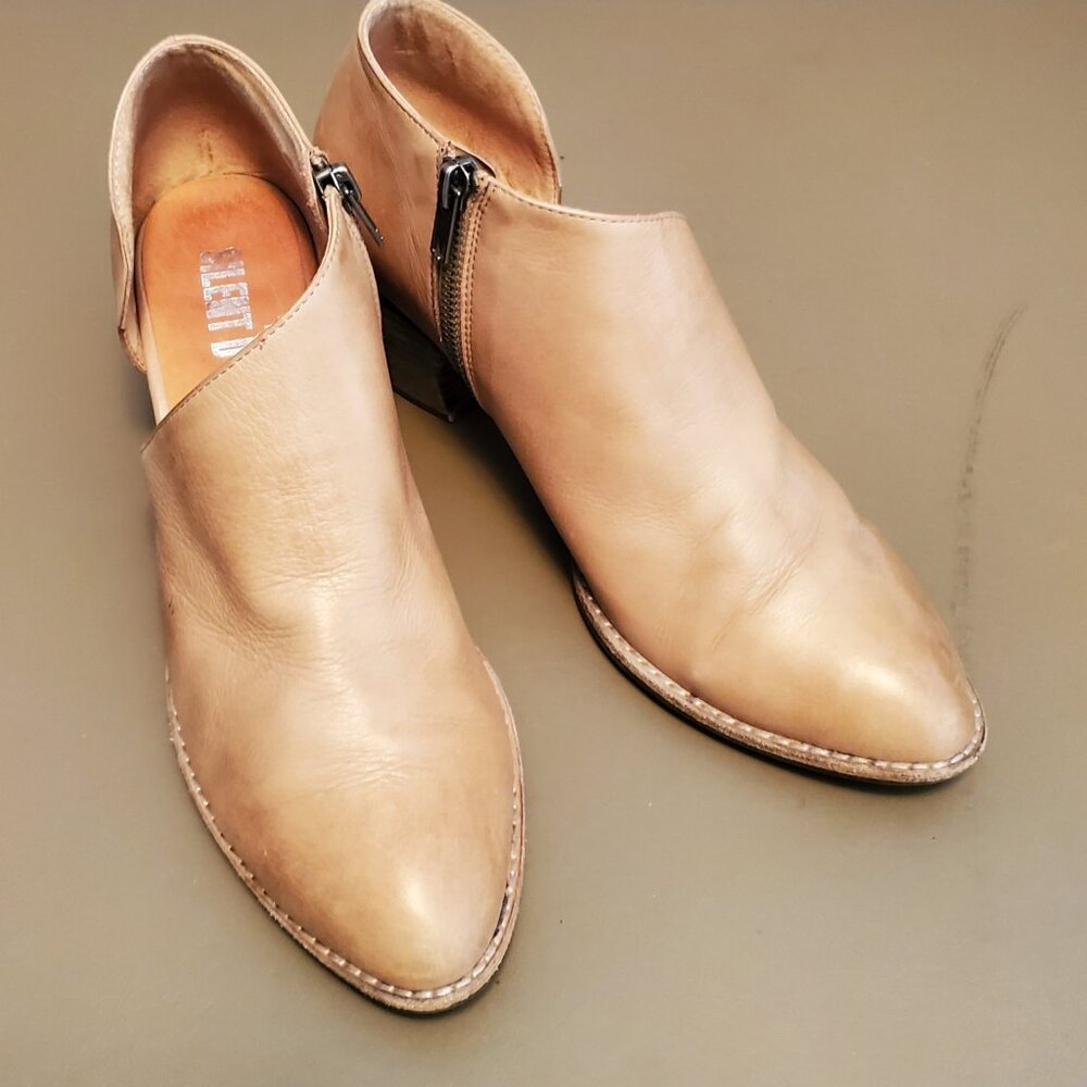Silent D Bichon Tan Leather Ankle Booties Size 7.5 Women’s Cut Out Zip Up